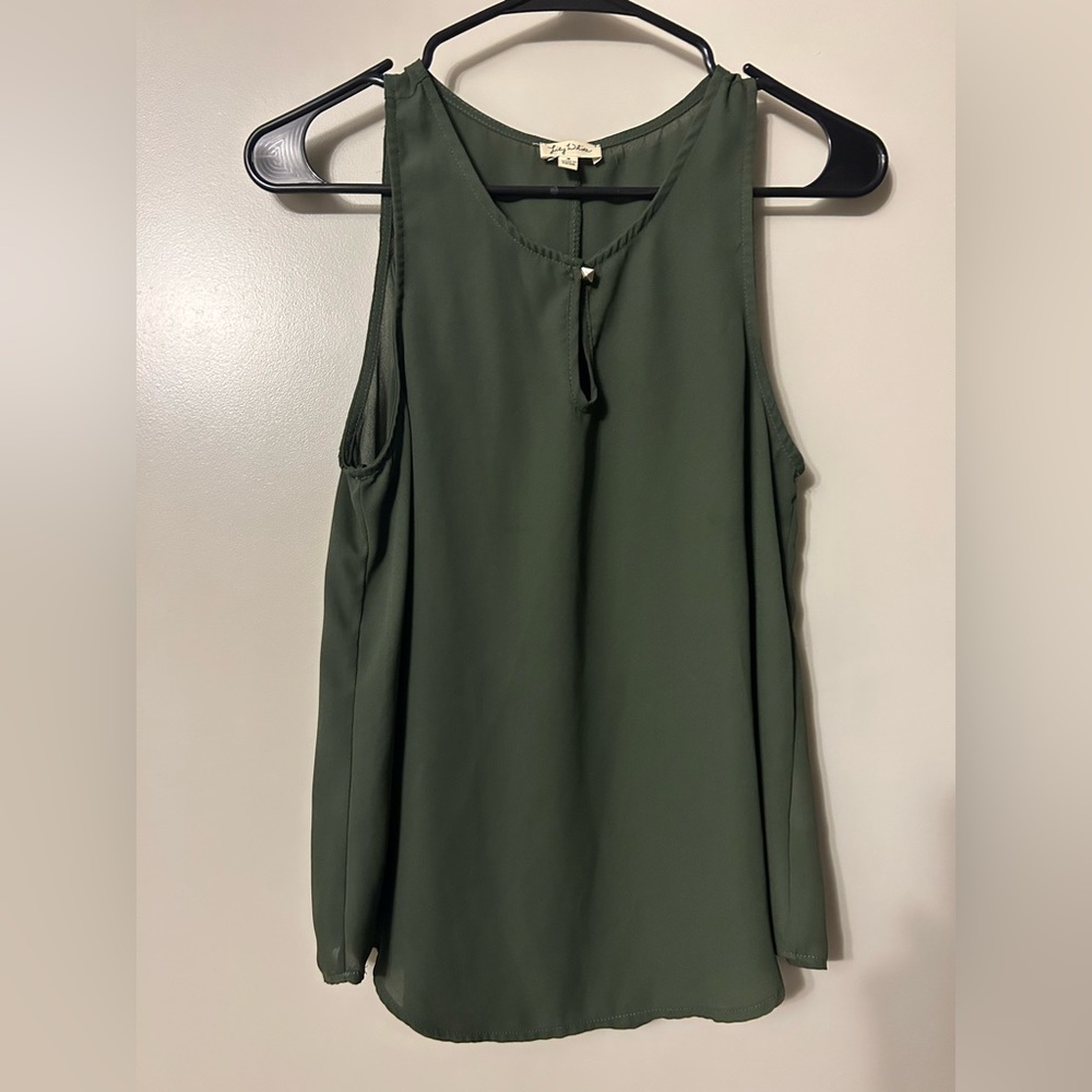 Like-new flowy green tank top